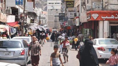 مواطنون بعدن: هناك ارتفاع متواصل في الأسعار وسط غياب تام للرقابة