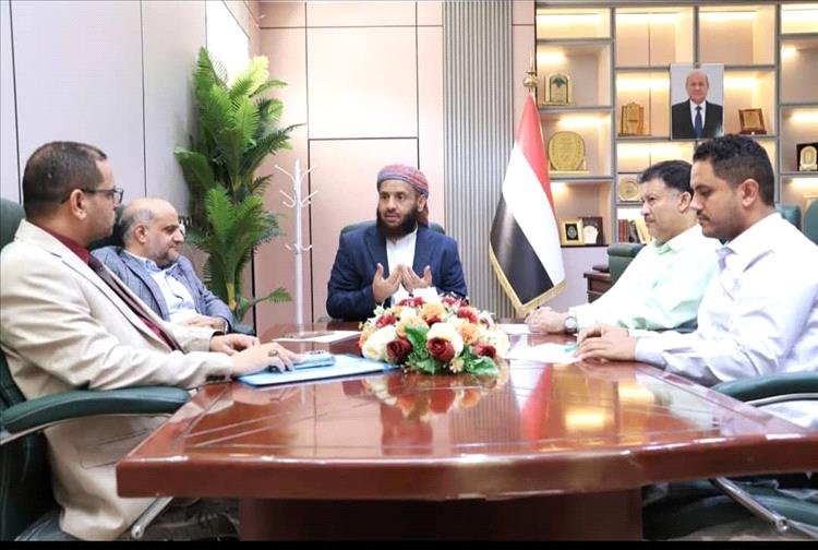 وزير الأوقاف والإرشاد يترأس اجتماع لجنة المناقصات والمزايدات ويشدد على منهجية الشفافية