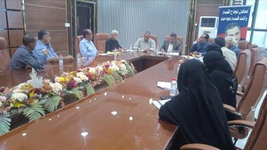 وكيل عدن لقطاع المشاريع يترأس اجتماعًا لمناقشة مستوى إنجاز مشاريع البرنامج الاستثماري بمديرية خور مكسر