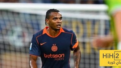 أكانجي يكشف موقفه من العودة إلى مانشستر سيتي