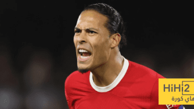 فان دايك يرد بسخرية على أسطورة مانشستر يونايتد