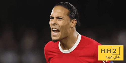 فان دايك يرد بسخرية على أسطورة مانشستر يونايتد