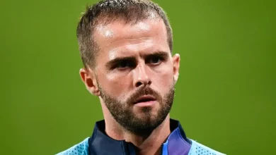 ميراليم بيانيتش نجم برشلونة السابق يعتزل كرة القدم