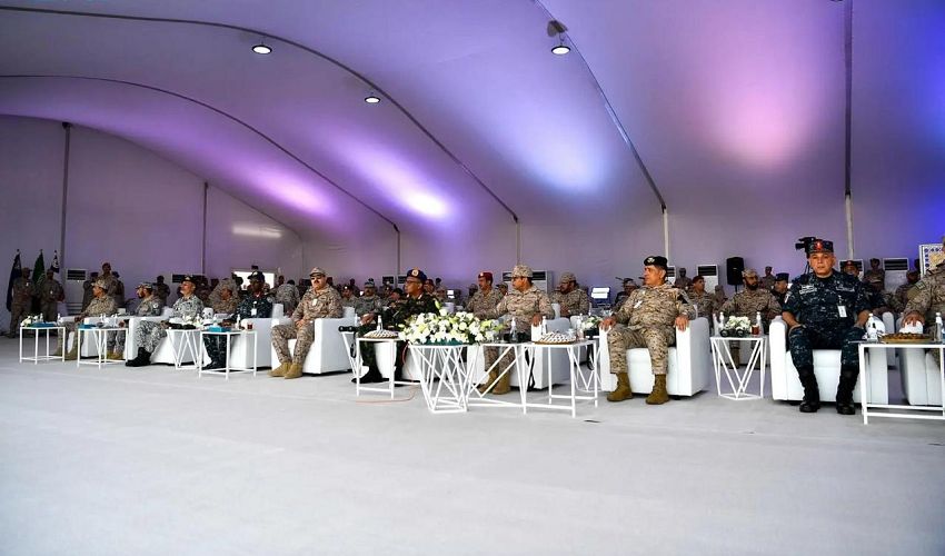 اختتام مناورات التمرين البحري المختلط "الموج الأحمر 8" بمشاركة اليمن