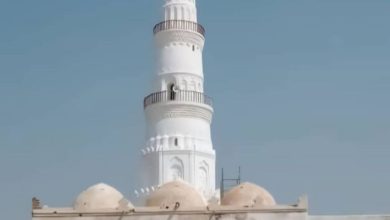 استكمال ترميم منارة جامع الشاذلي التاريخي في المخا