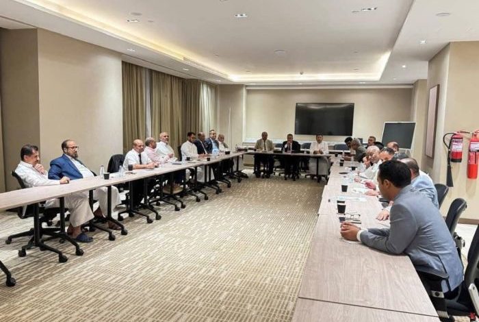 التكتل الوطني للأحزاب يستنكر استضافة زعيم المليشيا الحوثية في مؤتمر بيروت ويطالب بموقف رسمي من الحكومة