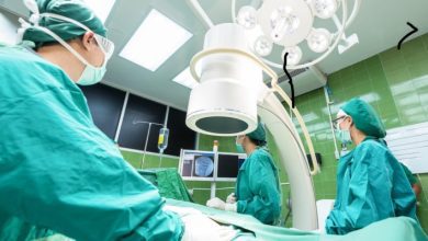 الذكاء الاصطناعي والواقع المعزز يقتحمان غرف العمليات.. هكذا سيغيران مستقبل الجراحة