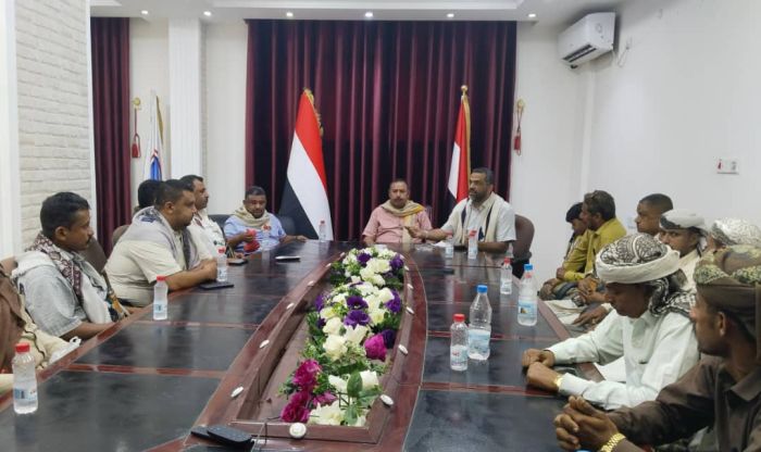 الزحزوح يلتقي مشايخ وأعيان عزلة الجمعة لمناقشة استكمال استعدادات إحياء الذكرى الثامنة لثورة 2 ديسمبر