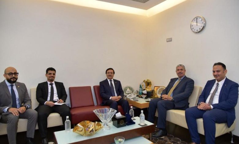 السفير بحاح يزور المنظمة العربية للعلوم الإدارية بالقاهرة