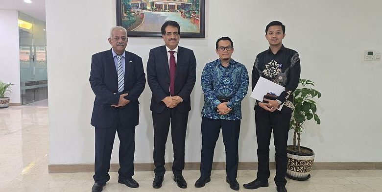 السفير بلفقيه يبحث مع مسؤول اندونيسي سبل تعزيز العلاقات الثنائية بين البلدين