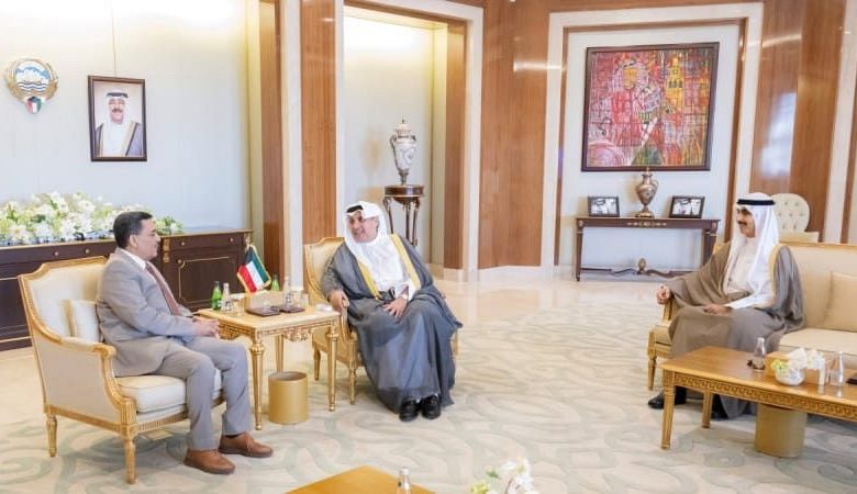السفير بن سفاع يلتقي وزير شؤون الديوان الأميري ورئيس ديوان سمو ولي العهد الكويتي