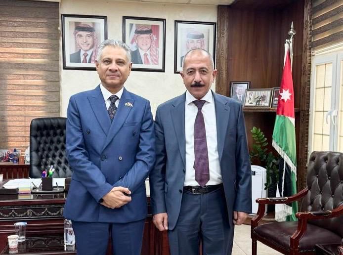 السفير فقيرة يبحث مع مسؤول أردني العلاقات الثنائية بين البلدين