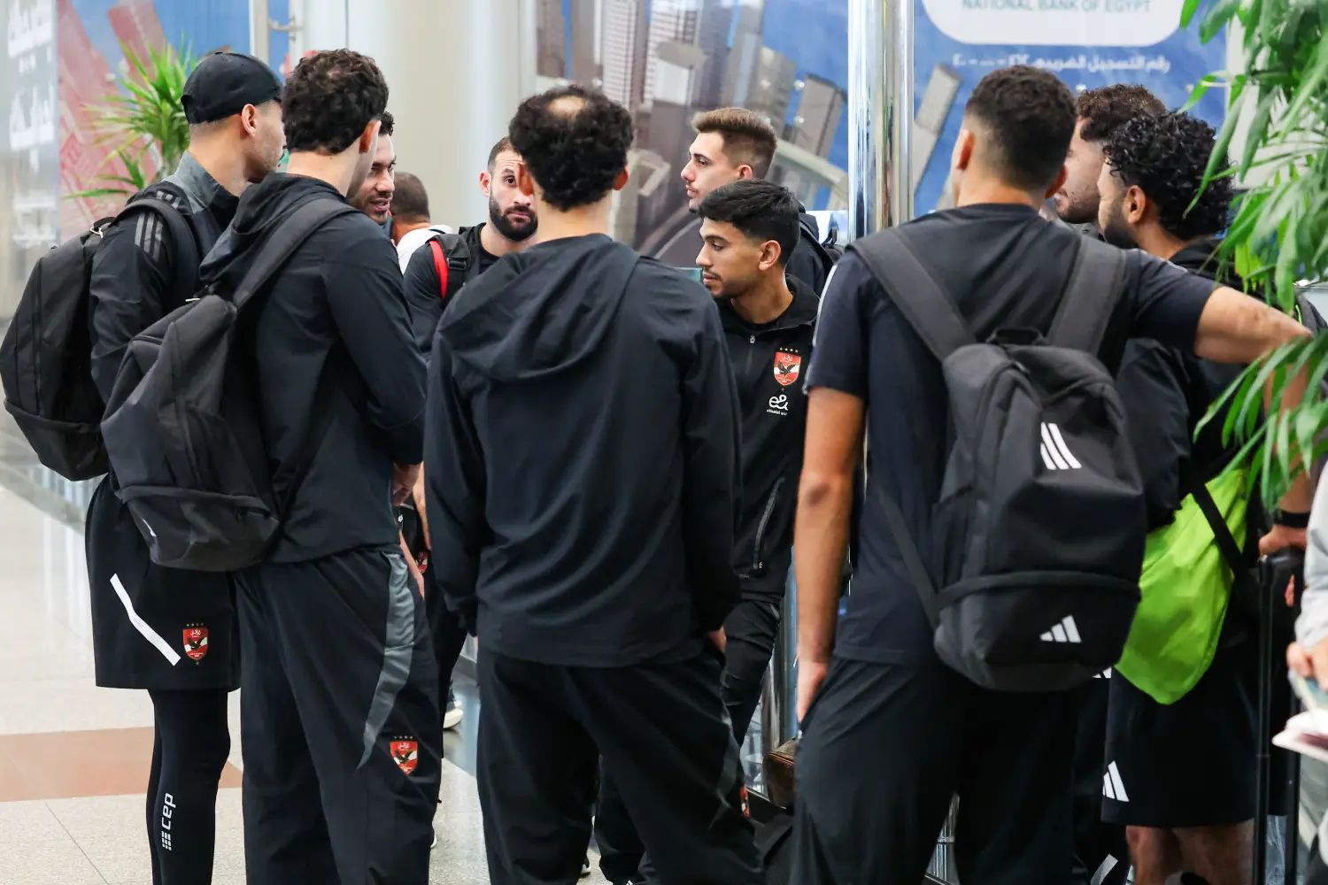 السوبر المصري| الجهاز الفني للنادي الأهلي يصطحب جميع اللاعبين للسفر إلى الإمارات – كل الكورة