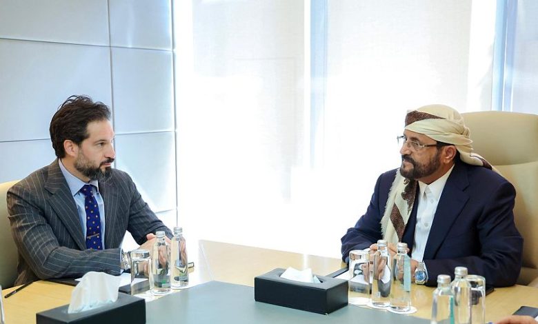 العرادة يبحث مع القائم بأعمال السفارة الأمريكية مستجدات الأوضاع في اليمن والمنطقة