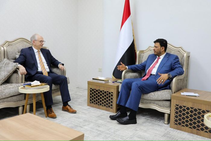 العليمي يحذر من خطر إرهاب الحوثيين العابر للحدود خلال لقائه السفير الألماني