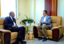 الفريق الركن الصبيحي يناقش مع وزير الدولة محافظ عدن جهود تحسين الخدمات في العاصمة المؤقتة