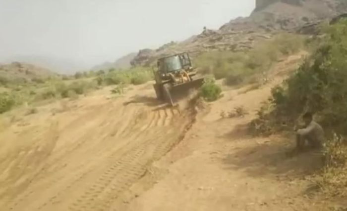 القديمي: مليشيا الحوثي تواصل نهب أراضي أبناء تهامة بقوة السلاح في باجل