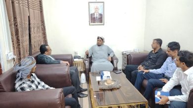 المحافظ الثقلي يشيد بجهود مركز سقطرى للبحوث والدراسات الاستراتيجية