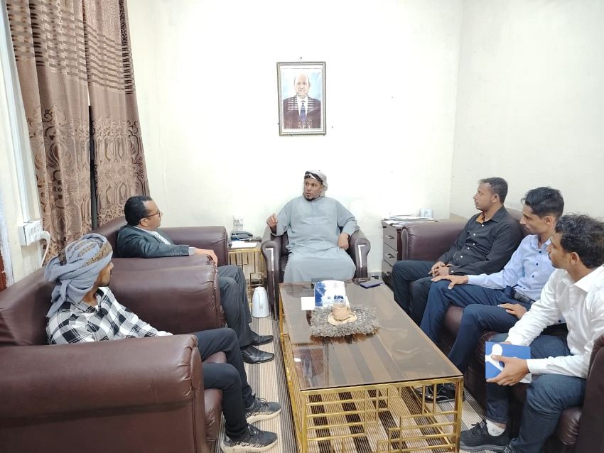 المحافظ الثقلي يشيد بجهود مركز سقطرى للبحوث والدراسات الاستراتيجية