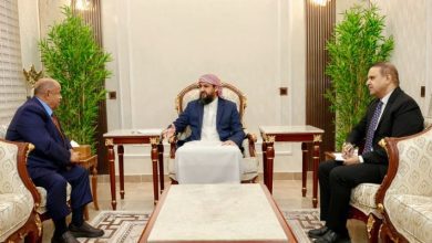 المحرّمي يناقش مع محافظ حضرموت مستجدات الأوضاع ومساعي تعزيز الاستقرار