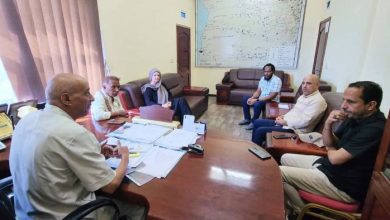 المخا.. السلطة المحلية تبحث مع وفد "أطباء بلا حدود" إنشاء مركز طوارئ حديث في المدينة