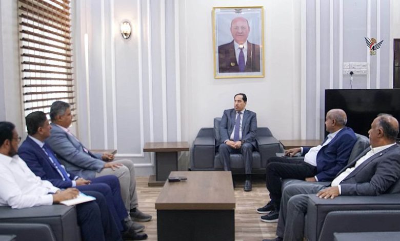 الوزير البكري يناقش اوضاع واحتياجات نادي الشعلة ويؤكد دعم خطط تطوير أنشطته