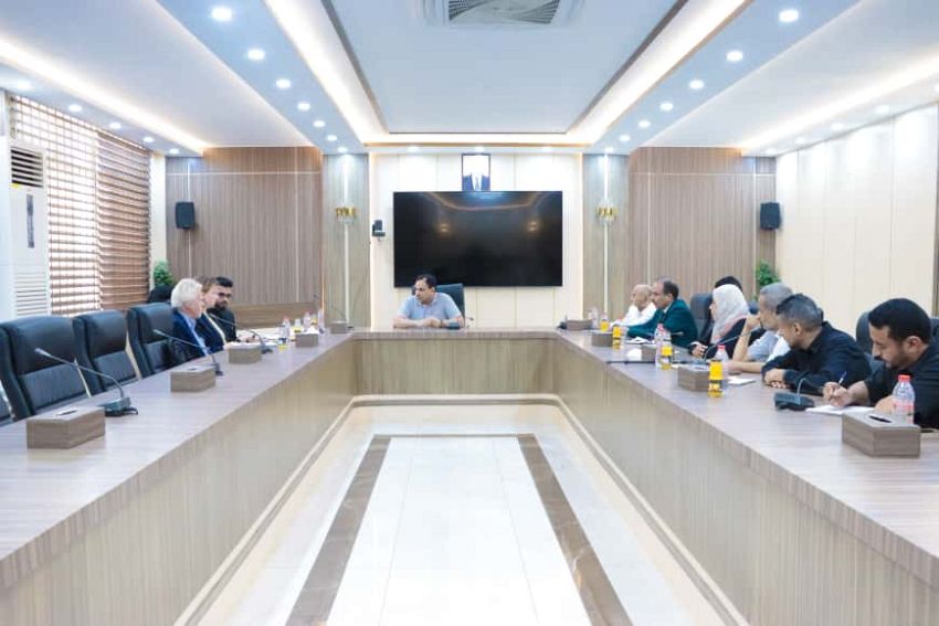 الوزير السقطري يبحث مع الوفد الهولندي تعزيز التعاون في المجالات الزراعية والمائية والسمكية