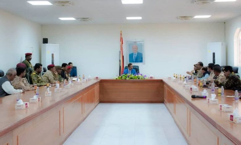 امنية شبوة تناقش عدداً من القضايا المتصلة بعمل الاجهزة الامنية بالمحافظة