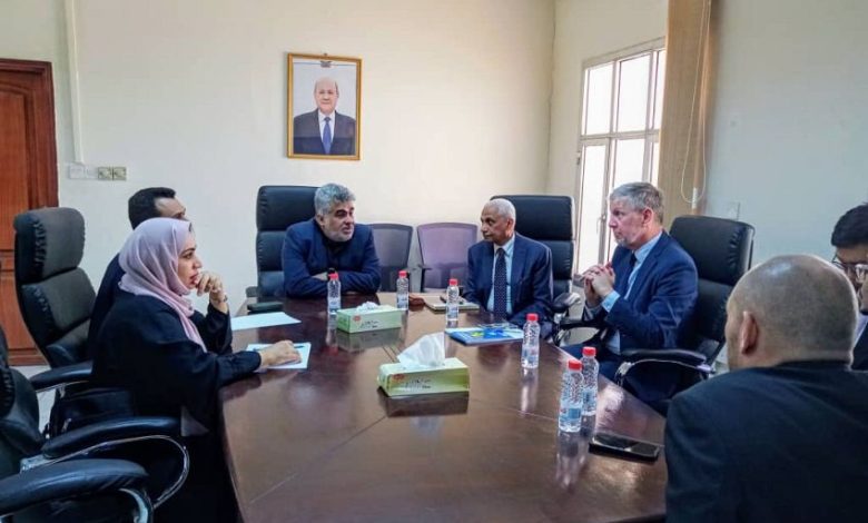 باصهيب يبحث مع وفد مسؤولي قطاع المياه بالبنك الدولي تغطية الاحتياجات الاساسية لقطاع المياه