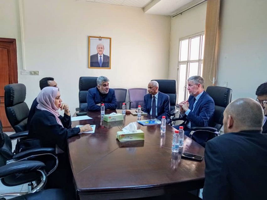 باصهيب يبحث مع وفد مسؤولي قطاع المياه بالبنك الدولي تغطية الاحتياجات الاساسية لقطاع المياه