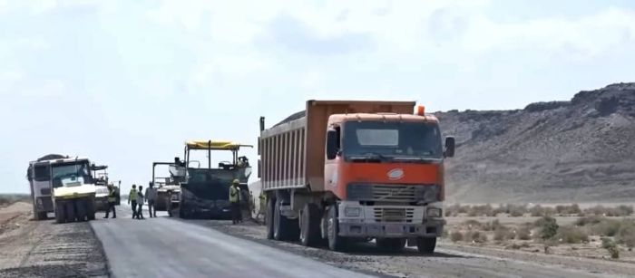 بدء أعمال الاسفلت في المقطع الثاني من طريق النصر الزراعي