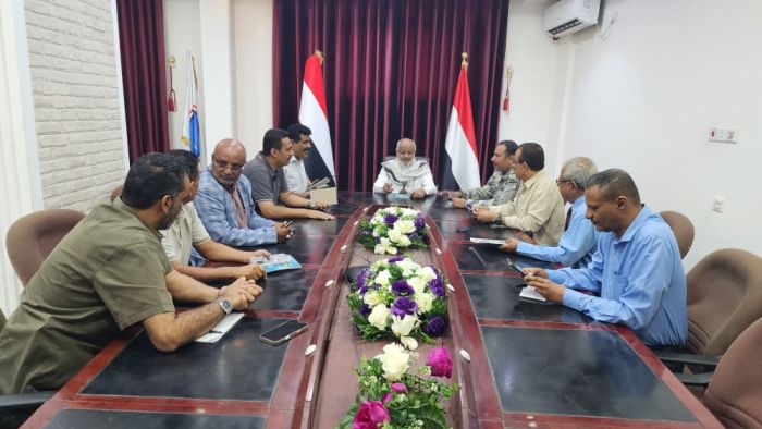 برئاسة محافظ الحديدة وباجيل.. اجتماع لمناقشة استكمال إحياء الذكرى الثامنة لثورة 2 ديسمبر