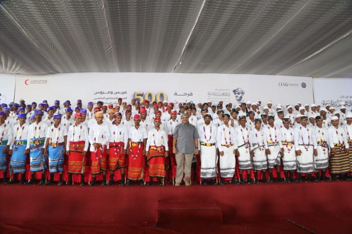 برعاية وحضور طارق صالح.. المخا تزف 500 عريس وعروس بدعم الهلال الأحمر الإماراتي والمقاومة الوطنية