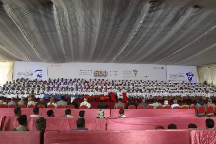 بينهم أربعيني ولاجئ.. عرسان "فرحة وطن" يعبرون عن مشاعرهم لـ"2 ديسمبر"