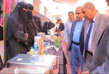 تدشين فعالية سوق الريادة الطلابي الأول بكلية الآداب واللغات بجامعة سيئون