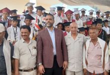 تربية المخا تكرم أوائل الطلاب المتفوقين في مدرسة الإشعاع بريف المديرية