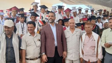 تربية المخا تكرم أوائل الطلاب المتفوقين في مدرسة الإشعاع بريف المديرية