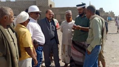 تعز.. تسليم موقع مشروع رصف الشارع العام في ذو باب المندب