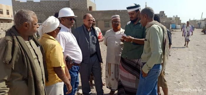 تعز.. تسليم موقع مشروع رصف الشارع العام في ذو باب المندب