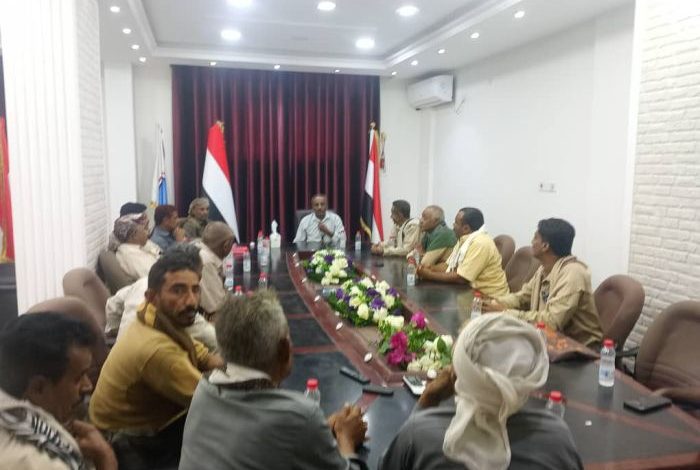 تعز.. تنفيذي موزع يناقش سير تنفيذ المشاريع الخدمية في المديرية ويوجه بإعداد موازنة 2026