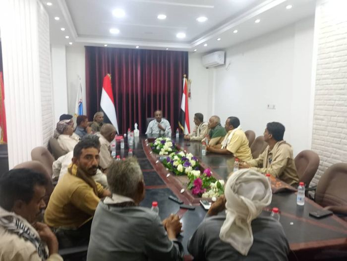 تعز.. تنفيذي موزع يناقش سير تنفيذ المشاريع الخدمية في المديرية ويوجه بإعداد موازنة 2026