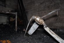 تعز.. خلية الأعمال الإنسانية تقدم مساعدات عاجلة لعائلة نازحة بعد حريق منزلها