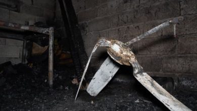 تعز.. خلية الأعمال الإنسانية تقدم مساعدات عاجلة لعائلة نازحة بعد حريق منزلها