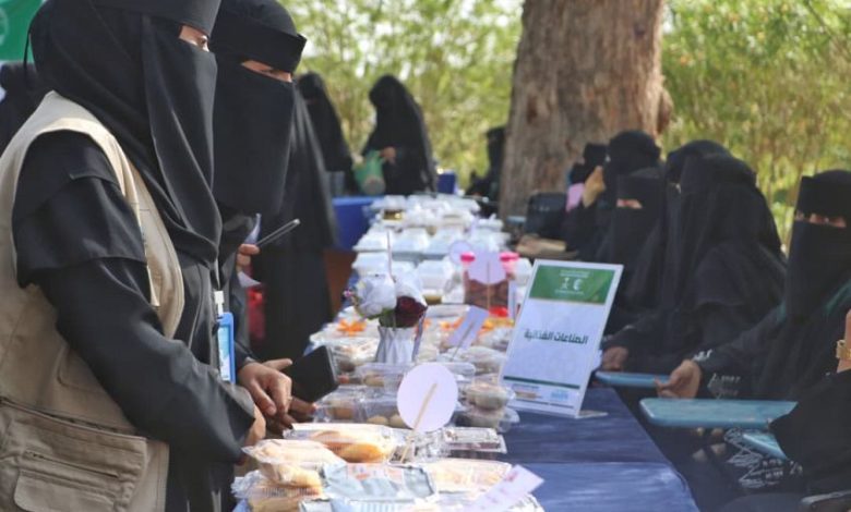 تنظيم بازار تسويقي لمنتجات المستفيدات من برنامج التمكين المهني بلحج