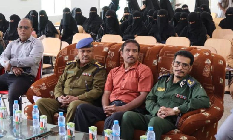 تنظيم محاضرة توعوية حول جرائم الابتزاز الإلكتروني في كلية المجتمع بسيئون