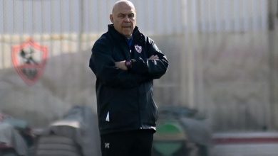 بعد إيقاف القيد 3 فترات.. خبير لوائح يحذر الزمالك بشأن مستحقات جروس