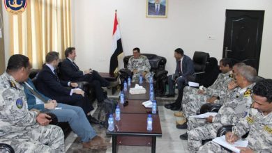 خفر السواحل يبحث مع وفد بريطاني سبل تعزيز التعاون البحري والأمني