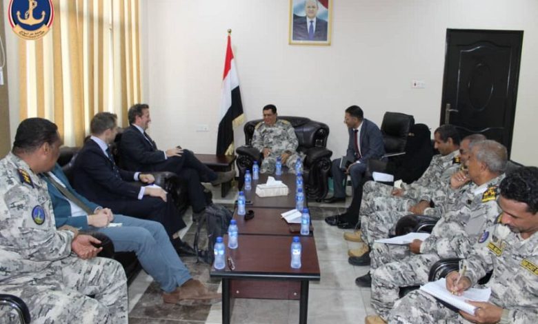خفر السواحل يبحث مع وفد بريطاني سبل تعزيز التعاون البحري والأمني