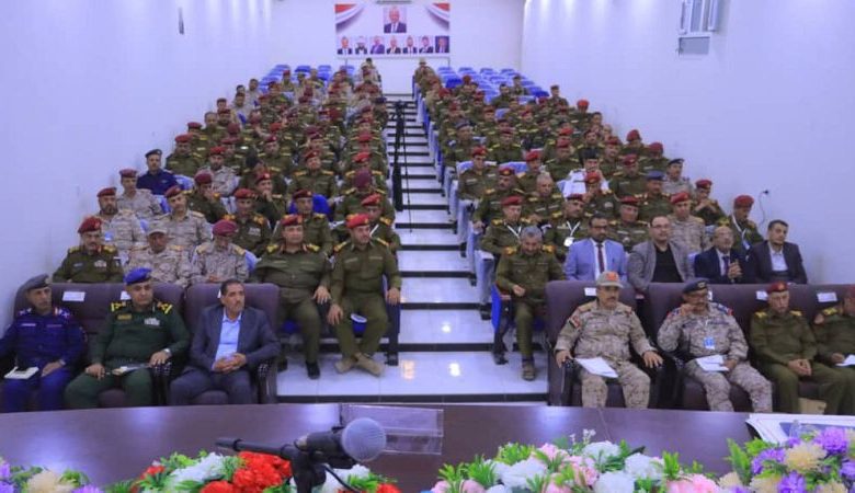 رئيس الأركان يشهد اختتام الندوة العلمية العسكرية الأولى بكلية القيادة والأركان