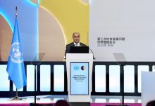 رئيس الوزراء في مؤتمر القمة العالمي للتنمية يؤكد التزام اليمن بمبادئ العدالة الاجتماعية والمساواة